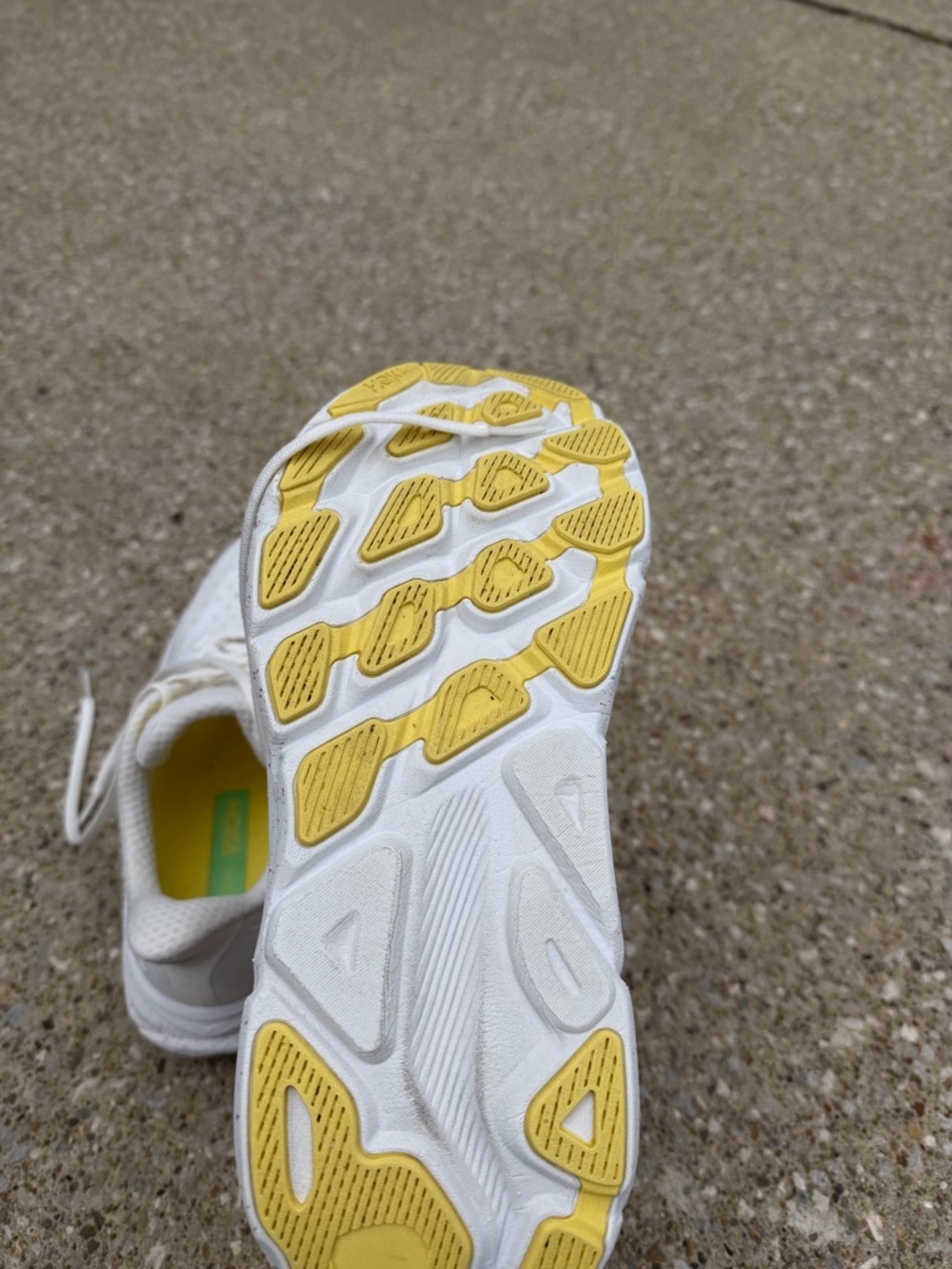 Hoka Clifton 9 
White Lemonade - Picture 5 of 8